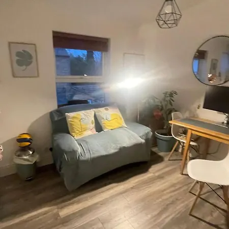 Small 1 Bedroom Near Centre