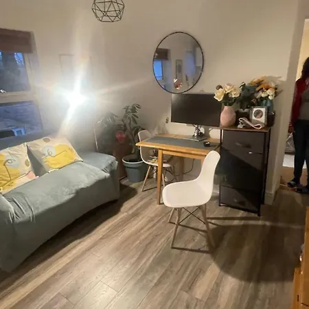 شقة Small 1 Bedroom Near Centre *