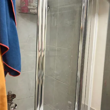 Small 1 Bedroom Near Centre